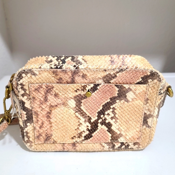 MADEWELL The Transport Camera Bag Snake Embossed Leather - Picture 14 of 14